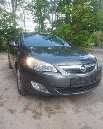 Opel Astra cena 17999 przebieg: 192000, rok produkcji 2012 z Margonin małe 67